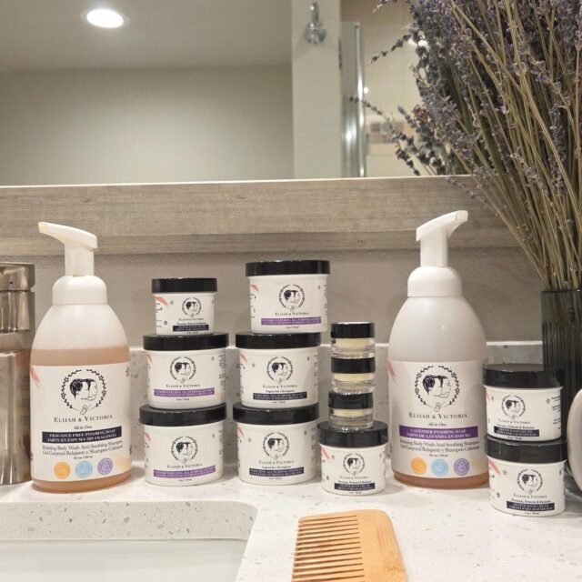 Un cuidado que nace de casa, para acompañar a toda la familia. 🤍

Cada fórmula de Elijah & Victoria fue creada con intención: ingredientes botánicos, suaves y nobles para cuidar la piel de bebés, niños, mamás, papás y toda la familia.

Porque el cuidado diario no debería sentirse agresivo, cargado de químicos o lleno de fragancias sintéticas.
De la limpieza al cuidado de la piel, creemos en volver a lo simple, a lo natural y a lo que realmente aporta bienestar.

Un ritual consciente.
Una piel más cuidada.
Una familia protegida con amor.

Elijah & Victoria
Cuidado botánico familiar.

#ElijahAndVictoria
#CuidadoBotanico
#LineaBotanicaFamiliar
#MaternidadConsciente
#FamiliaSinQuimicos